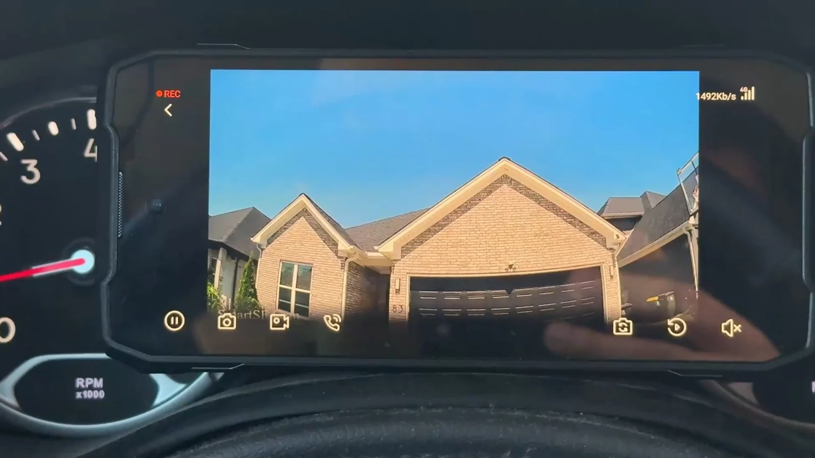H2 screen in the car